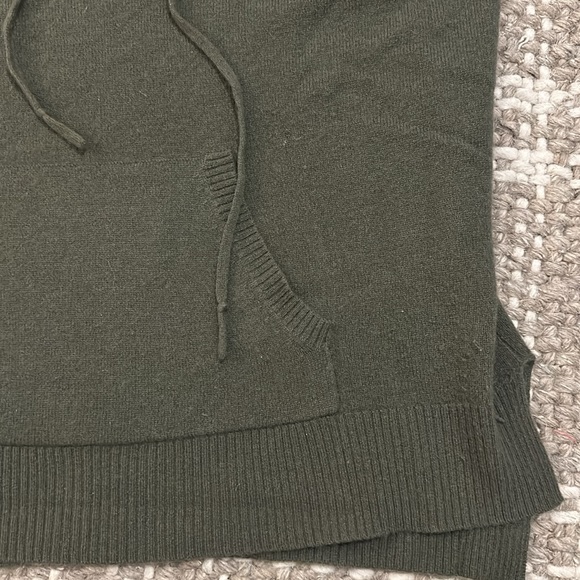 Barneys New York 100% Cashmere Sweater With Hood - Picture 5 of 7